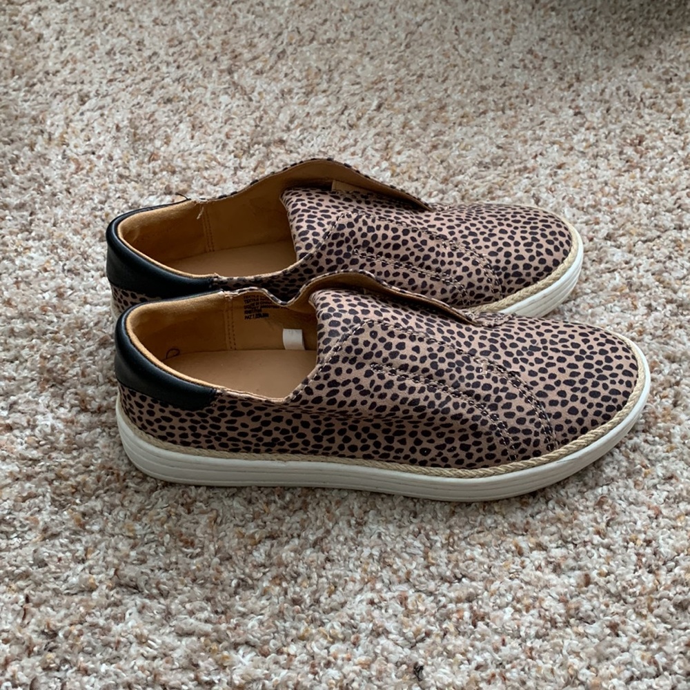 Universal Thread Sneakers - Picture 2 of 4
